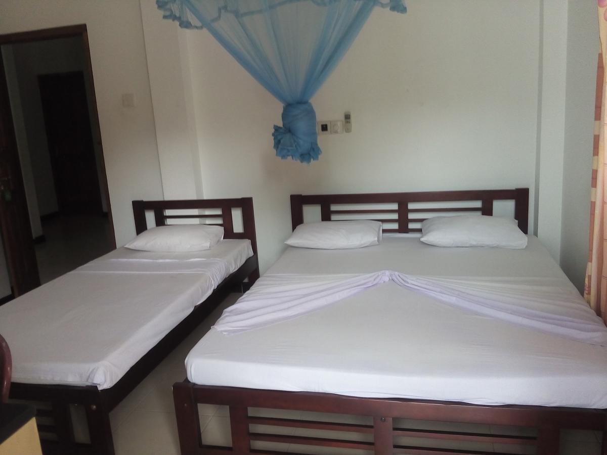 Hotel Whitehouse 티사마하라마 외부 사진
