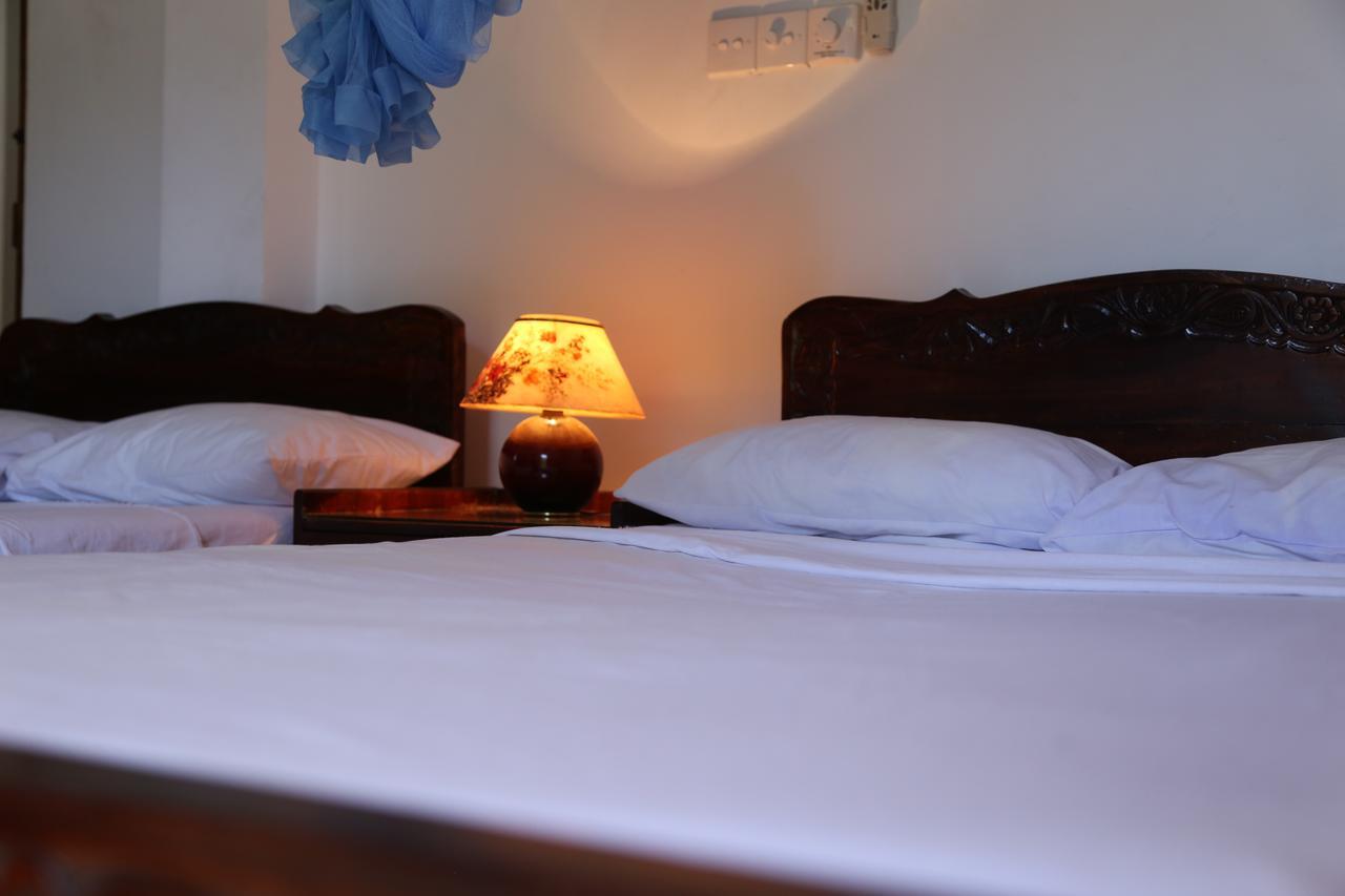 Hotel Whitehouse 티사마하라마 외부 사진