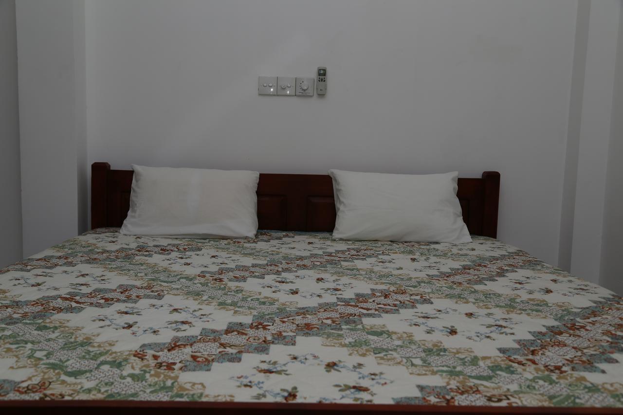 Hotel Whitehouse 티사마하라마 외부 사진
